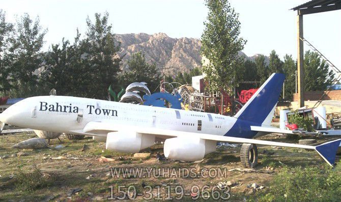 公园草坪创意彩绘玻璃钢工艺品飞机博鱼网页版