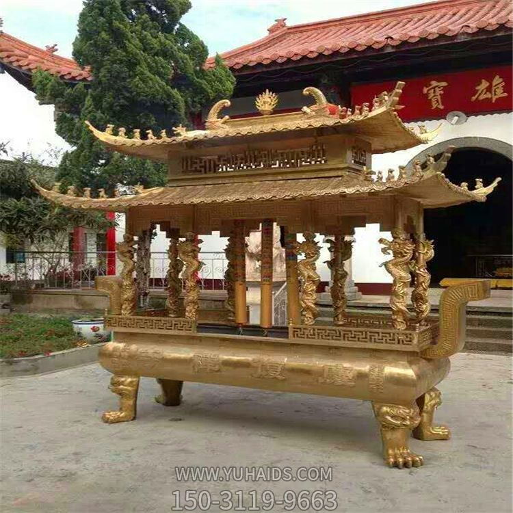 寺院门前摆放铸铁漆金香炉博鱼网页版
