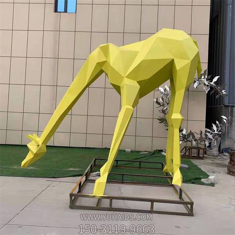 户外草坪不锈钢几何黄色长颈鹿博鱼网页版