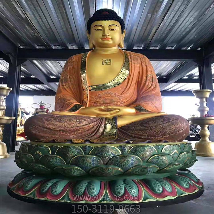 大型不锈钢喷漆坐着莲花上的三宝佛博鱼网页版