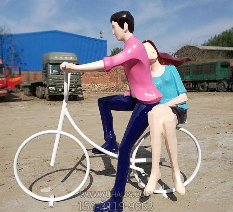 公园创意玻璃钢抽象骑车情侣博鱼网页版