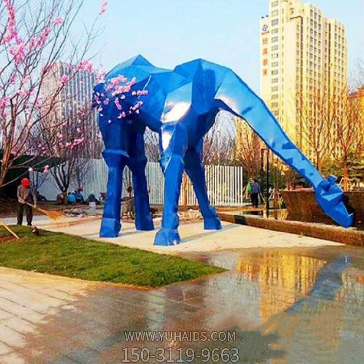 花园广场摆放大型玻璃钢喷漆蓝色长颈鹿博鱼网页版