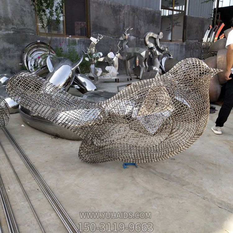 园林草地摆放不锈钢创意网格鸽子小品博鱼网页版