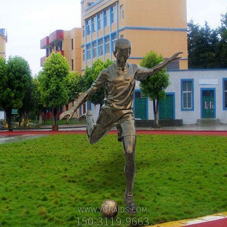 玻璃钢仿铜踢足球人物体育场摆件小品博鱼网页版