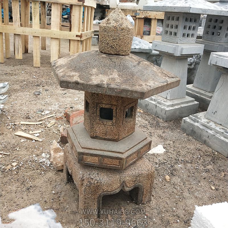 公园广场草坪摆放仿古做旧石灯笼博鱼网页版