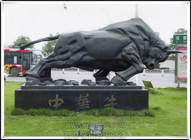 广场街头摆放黄铜铸造抽象牛博鱼网页版