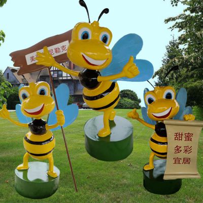 学校园林广场摆放卡通三只玻璃钢蜜蜂博鱼网页版