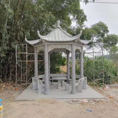 庭院摆放晚霞红石亭子 