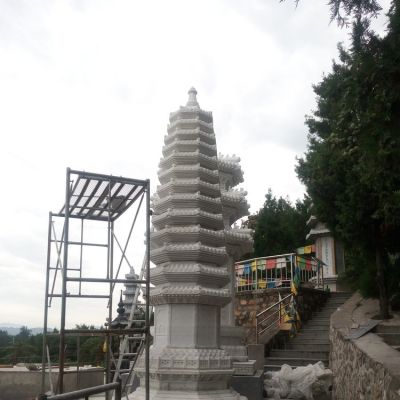 寺院景点摆放汉白玉雕刻舍利塔 经幢塔石雕