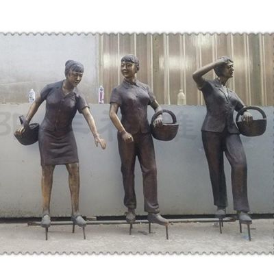 城市街道玻璃钢仿铜女性人物博鱼网页版