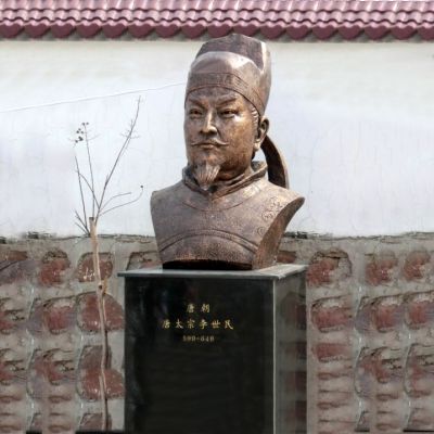 大学广场摆放黄铜锻造李世民头像博鱼网页版