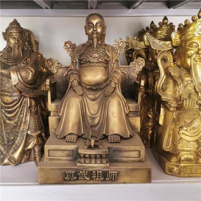 端坐的真武祖师黄铜色铜博鱼网页版像
