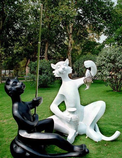 玻璃钢抽象大猫咪，黑白两色钓鱼猫咪