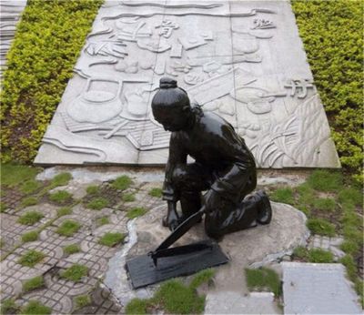 户外园林玻璃钢仿铜捻药的人物博鱼网页版