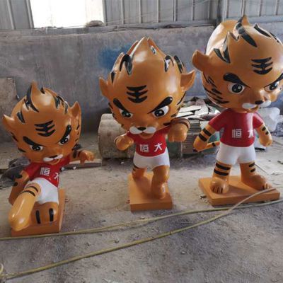 公园里摆放的三只玻璃钢卡通虎博鱼网页版