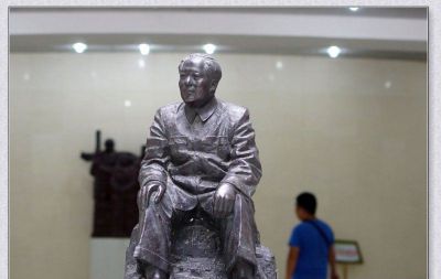 博物馆玻璃钢仿铜坐着的伟人毛泽东博鱼网页版