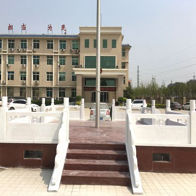 学校广场大理石雕升旗台