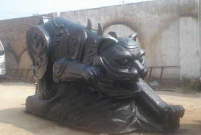 公园 里摆放的黑色玻璃钢抽象虎博鱼网页版