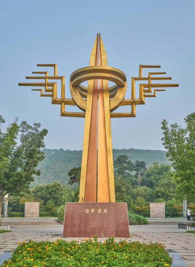 广场创意不锈钢抽象法治博鱼网页版