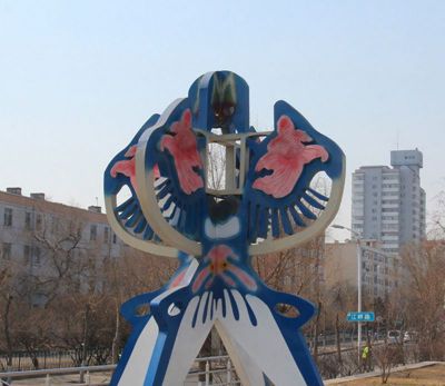 文化广场大型蓝色彩绘石雕风筝博鱼网页版