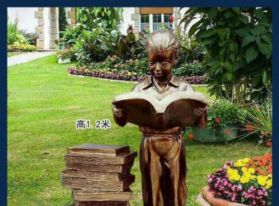 花园铜雕男孩站着的读书博鱼网页版