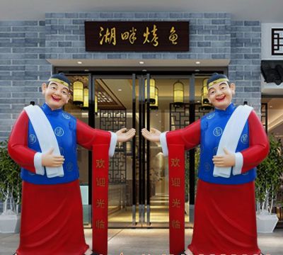 酒店门口摆放彩绘玻璃钢迎宾店小二博鱼网页版