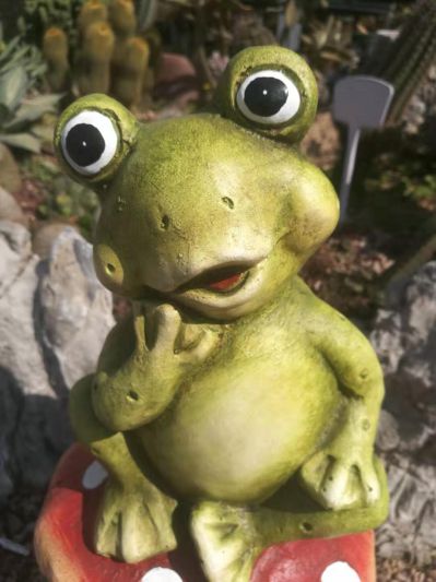 商场一只坐着的玻璃钢青蛙博鱼网页版