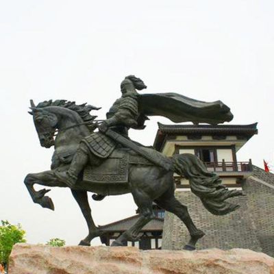 玻璃钢赵云骑马雕像 古代将军户外景观人物博鱼网页版