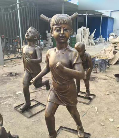 景区不锈钢仿铜奔跑的儿童博鱼网页版