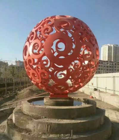 公园不锈钢喷泉中的红色镂空球博鱼网页版
