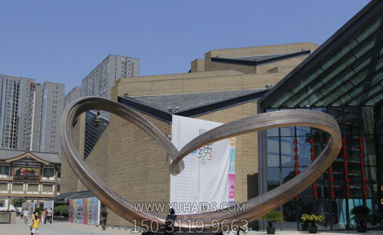 街边抽象不锈钢爱心博鱼网页版