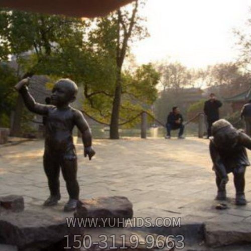 广场大型玻璃钢仿铜人物摆放街头博鱼网页版