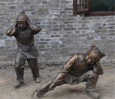 儿童放鞭炮公园景观铜雕儿童博鱼网页版