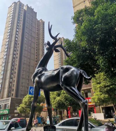 城市街道玻璃钢仿铜户外大型梅花鹿景观摆件