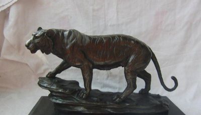 室内摆放的行走的玻璃钢仿真虎博鱼网页版