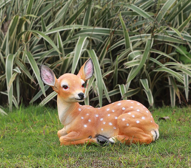 户外景区创意玻璃钢彩绘卧着的鹿博鱼网页版