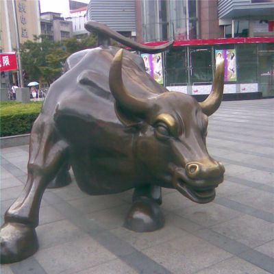 商业广场摆放大型黄铜华尔街牛博鱼网页版