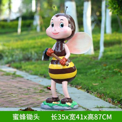 商场学院草地手拿斧头玻璃钢蜜蜂博鱼网页版