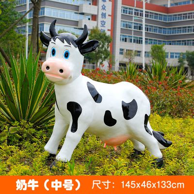 户外广场一只爬行的玻璃钢奶牛博鱼网页版