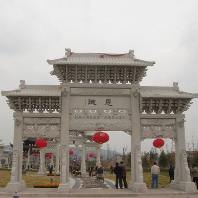 景区广场摆放大理石雕刻仿古三门石牌坊博鱼网页版