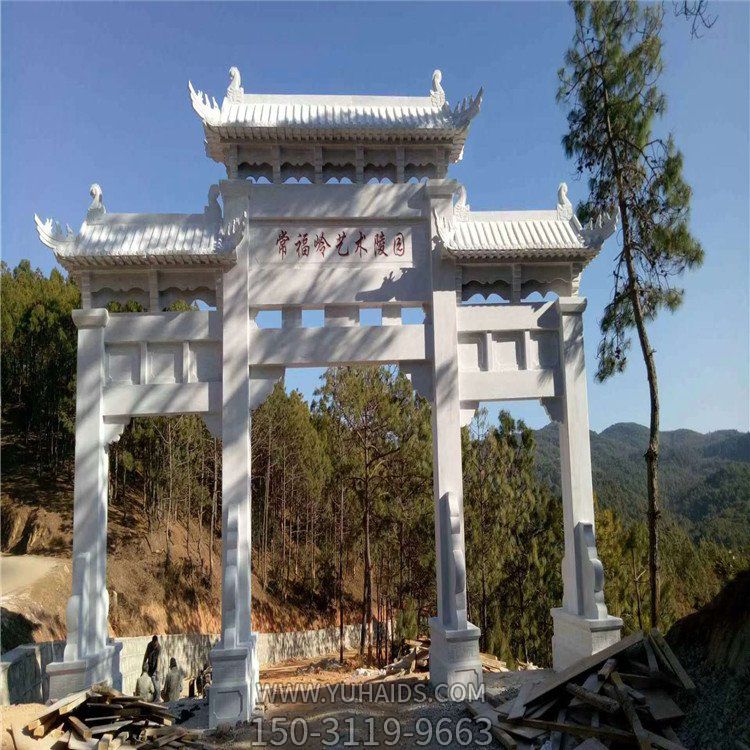 景点入口摆放大型汉白玉仿古建筑雕刻三门牌坊博鱼网页版