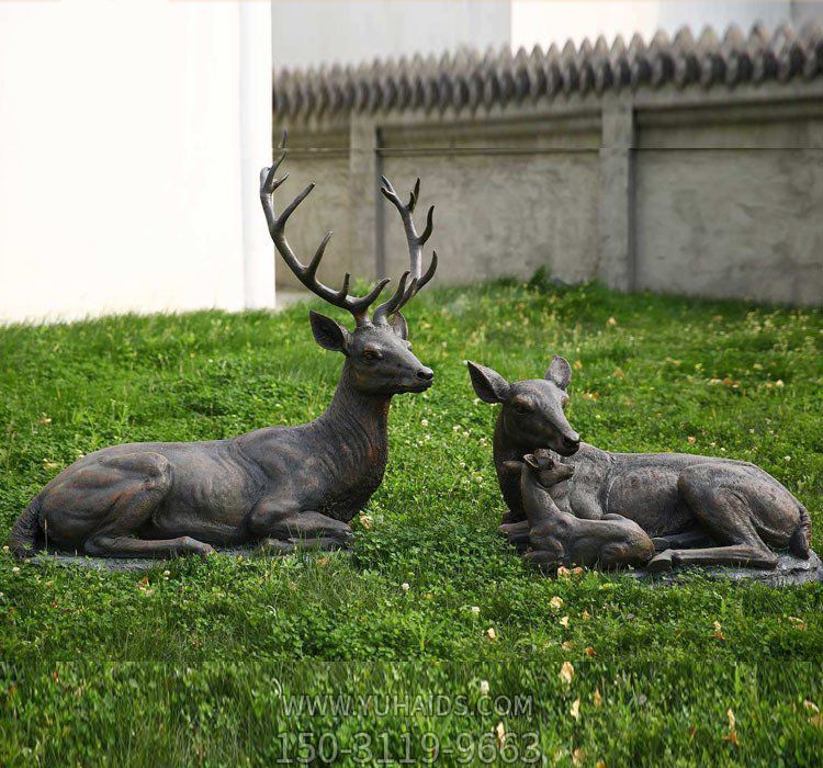 户外园林景观两只卧着的鹿博鱼网页版