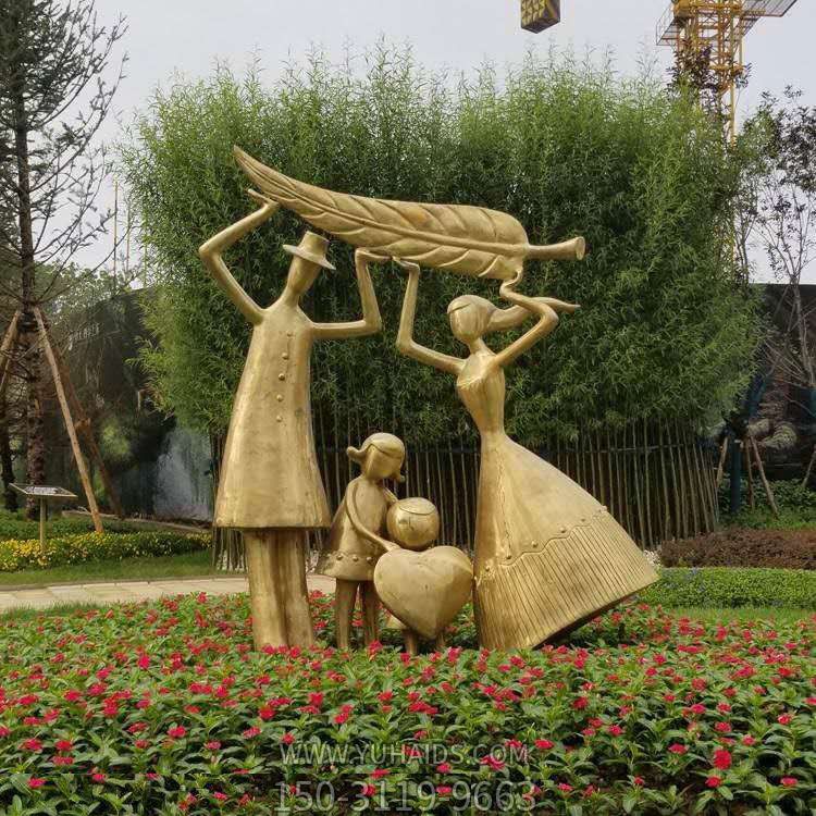 公园草坪亲子人物铜雕摆件博鱼网页版