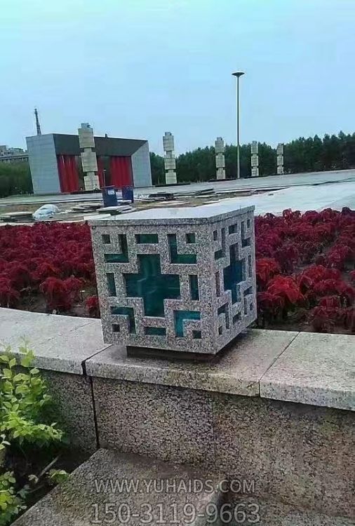 广场摆放花岗岩雕刻镂空中式太阳能板石凳博鱼网页版