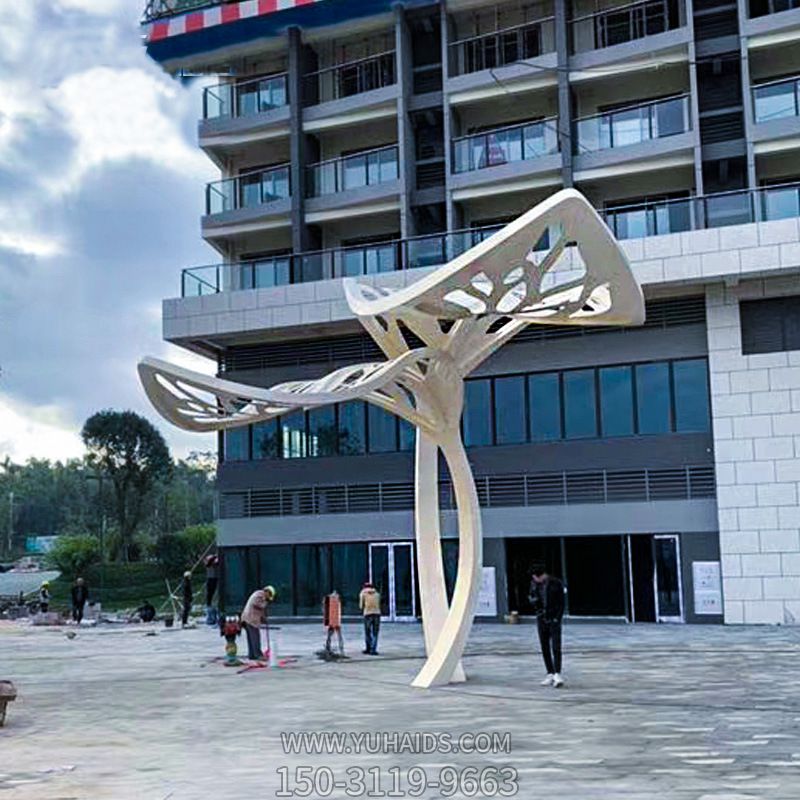 大型广场不锈钢抽象树叶博鱼网页版