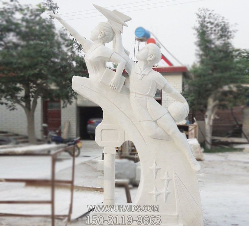 大型广场摆放的石雕创意天天向上博鱼网页版