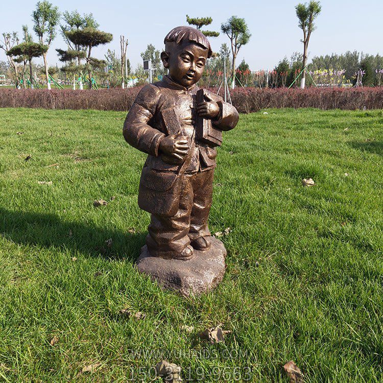 玻璃钢仿铜儿童景观户外园林抱着书本的人物景观博鱼网页版