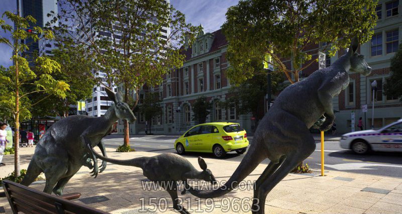 城市街道三只奔跑的玻璃钢袋鼠博鱼网页版