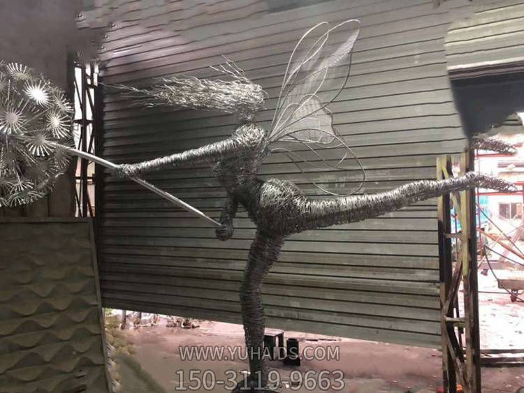 公园绿地摆放不锈钢网格创意人物景观博鱼网页版