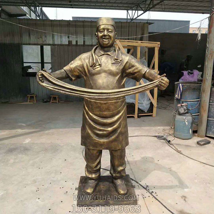 饭馆门口摆放玻璃钢仿铜厨师拉面迎宾人物博鱼网页版